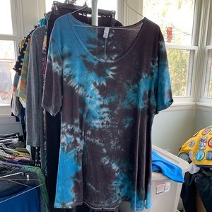 6/$15 2x maroon and blue tie dyed Perfect Tee in gently used condition
